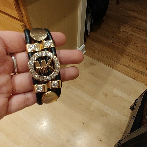 MK namebrand Bracelet - Picture 1 of 2